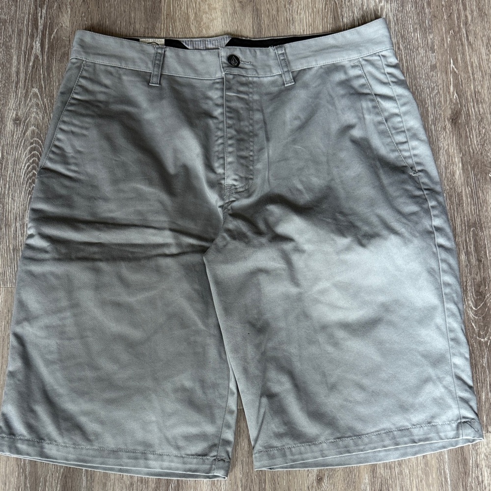 Volcom Men's Charcoal Shorts style Frickin Chino Size 32 in really good shape